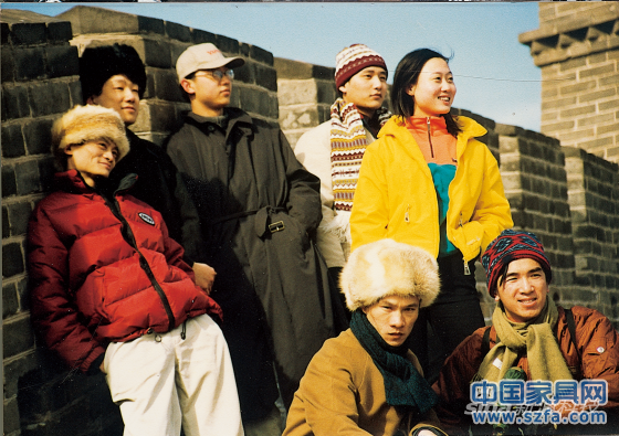 1999年，馬云與阿里巴巴創(chuàng)業(yè)團隊在長城。(高清圖集：馬云那些年)